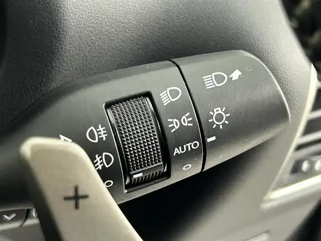 レクサス ＮＸ 300h Iパッケージ 道央・札幌 2018(平30)年 5.4万km ソニッククォーツ ・４WD/・寒冷地仕様/・純正ナビゲーション/　CD/DVD/BT/USB/フルセグ/SD/Miracast/・サンルーフ/・パノラミックビューモニター/・純正前方録画ドライブレコーダー/・レーダークルーズコントロール/・プリクラッシュセーフティ/・ブラインドスポットモニター/・レーンディパーチャーアラート/・パーキングサポートアラート/・パーキングサポートブレーキ/・レーンキープアシスト/・オートライト/・レザーシート/・オートマチックハイビーム/・パワーバックドア/・ステアリングヒーター/・前席パワーシート/・横滑り防止装置/・前後コーナーセンサー/・前席シートヒーター/・ビルトインETC2.0/・スマートキー/・プッシュスタート/・MTモード付AT/・スペアキー1本/・LEDヘッドライト/・前後フォグライト/・ルーフレール/・純正AW１８インチ/・TPMS/・社外フロアマット