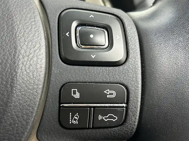 レクサス ＮＸ 300h Iパッケージ 道央・札幌 2018(平30)年 5.4万km ソニッククォーツ ・４WD/・寒冷地仕様/・純正ナビゲーション/　CD/DVD/BT/USB/フルセグ/SD/Miracast/・サンルーフ/・パノラミックビューモニター/・純正前方録画ドライブレコーダー/・レーダークルーズコントロール/・プリクラッシュセーフティ/・ブラインドスポットモニター/・レーンディパーチャーアラート/・パーキングサポートアラート/・パーキングサポートブレーキ/・レーンキープアシスト/・オートライト/・レザーシート/・オートマチックハイビーム/・パワーバックドア/・ステアリングヒーター/・前席パワーシート/・横滑り防止装置/・前後コーナーセンサー/・前席シートヒーター/・ビルトインETC2.0/・スマートキー/・プッシュスタート/・MTモード付AT/・スペアキー1本/・LEDヘッドライト/・前後フォグライト/・ルーフレール/・純正AW１８インチ/・TPMS/・社外フロアマット