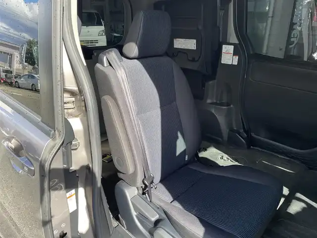 トヨタ ノア X 宮城県 2021(令3)年 4.6万km アバンギャルドブロンズメタリック ワンオーナー/福祉車両/純正メモリナビ/AM/FM/CD/DVD/BT/フルセグTV/バックカメラ/ステアリングスイッチ/両側パワースライドドア/クルーズコントロール/横滑り防止装置/アイドリングストップ/衝突被害軽減システム/レーンキープアシスト/MTモード搭載/純正スチール夏タイヤ15インチ/LEDライト/電動格納ミラー/ウィンカードアミラー/ETC/プッシュスタート/保証書・記録簿・取扱説明書