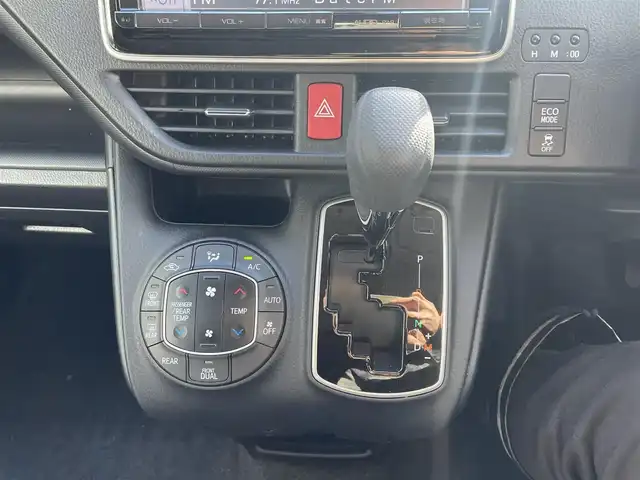 トヨタ ノア X 宮城県 2021(令3)年 4.6万km アバンギャルドブロンズメタリック ワンオーナー/福祉車両/純正メモリナビ/AM/FM/CD/DVD/BT/フルセグTV/バックカメラ/ステアリングスイッチ/両側パワースライドドア/クルーズコントロール/横滑り防止装置/アイドリングストップ/衝突被害軽減システム/レーンキープアシスト/MTモード搭載/純正スチール夏タイヤ15インチ/LEDライト/電動格納ミラー/ウィンカードアミラー/ETC/プッシュスタート/保証書・記録簿・取扱説明書