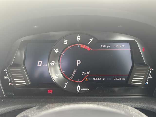 トヨタ スープラ SZ 愛知県 2020(令2)年 0.5万km ホワイトメタリック /禁煙車/ワンオーナー//純正ナビ・フルセグTV//Bluetooth/ETC//バックカメラ//純正ドライブレコーダー/　（DRT-H68A）//ToyotaSupraSafety//プリクラッシュセーフティ//レーンディパーチャーアラート//ブラインドスポットモニター//クリアランスソナー//アダプティブハイビーム//レーダークルーズコントロール/　（全車速追従機能）//リアクロストラフィックアラート//ヒルスタートアシストコントロール//本革3本スポークステアリング//ステアリングスイッチ//パドルシフト//電動パーキング//アイドリングストップ//6灯LEDオートライト//LEDリアフォグランプ//電動格納ミラーウィンカー//純正１７インチアルミ//プッシュスタート//フロアマット//取扱説明書/新車保証書//スペアキー