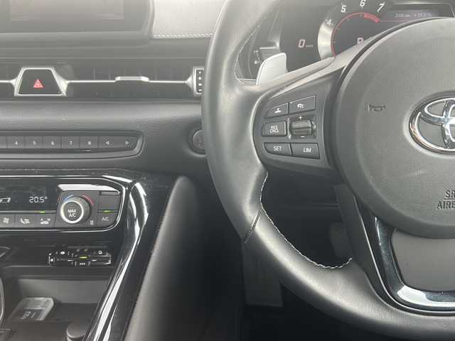 トヨタ スープラ SZ 愛知県 2020(令2)年 0.5万km ホワイトメタリック /禁煙車/ワンオーナー//純正ナビ・フルセグTV//Bluetooth/ETC//バックカメラ//純正ドライブレコーダー/　（DRT-H68A）//ToyotaSupraSafety//プリクラッシュセーフティ//レーンディパーチャーアラート//ブラインドスポットモニター//クリアランスソナー//アダプティブハイビーム//レーダークルーズコントロール/　（全車速追従機能）//リアクロストラフィックアラート//ヒルスタートアシストコントロール//本革3本スポークステアリング//ステアリングスイッチ//パドルシフト//電動パーキング//アイドリングストップ//6灯LEDオートライト//LEDリアフォグランプ//電動格納ミラーウィンカー//純正１７インチアルミ//プッシュスタート//フロアマット//取扱説明書/新車保証書//スペアキー