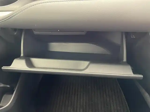 トヨタ ヴォクシー ハイブリッド S－Z 愛知県 2023(令5)年 2万km アティチュードブラックマイカ 純正１０．５型ナビ　快適利便Ｈｉgh　禁煙車　フルセグＴＶ　ＤＶＤデッキ　バックカメラ　ハーフレザー　シートヒーター　パワーバックドア　ＡＣ１００Ｖ　モデリスタシグネチャーイルミ　前後ドラレコ　衝突軽減　シートカバー　セーフティセンス　車線逸脱　モデリスタLEDグリル　LEDオートライト　オートハイビーム　ナノイーXエアコン　コーナーセンサー　クリアランスソナー　電動パーキング