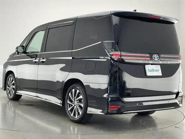 トヨタ ヴォクシー ハイブリッド S－Z 愛知県 2023(令5)年 2万km アティチュードブラックマイカ 純正１０．５型ナビ　快適利便Ｈｉgh　禁煙車　フルセグＴＶ　ＤＶＤデッキ　バックカメラ　ハーフレザー　シートヒーター　パワーバックドア　ＡＣ１００Ｖ　モデリスタシグネチャーイルミ　前後ドラレコ　衝突軽減　シートカバー　セーフティセンス　車線逸脱　モデリスタLEDグリル　LEDオートライト　オートハイビーム　ナノイーXエアコン　コーナーセンサー　クリアランスソナー　電動パーキング