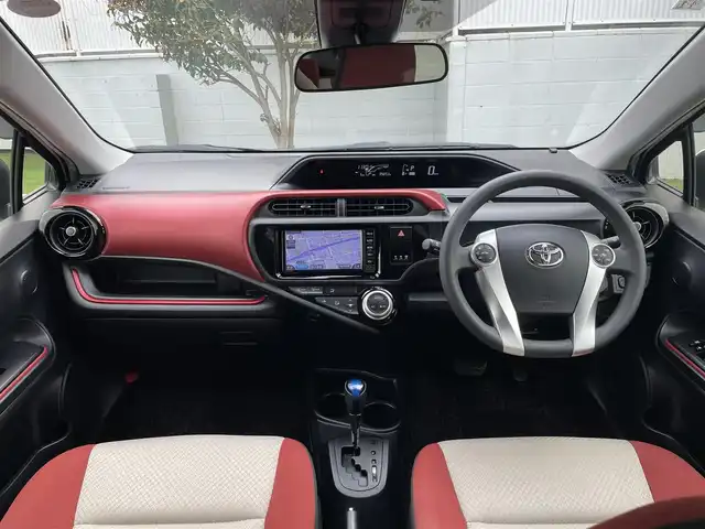 トヨタ アクア S 兵庫県 2016(平28)年 4万km ライムホワイトパールクリスタルシャイン 外部検査実施済み//ワンオーナー//純正メモリーナビ（NSCD-W66）//ワンセグTV/BT//バックカメラ//ステアリングリモコン//LEDヘッドランプ//ビルトインETC//プリクラッシュセーフティ//レーンディパーチャーアラート//オートマチックハイビーム//H29/30/R1/2/3/4/5/6年ディーラー点検記録簿