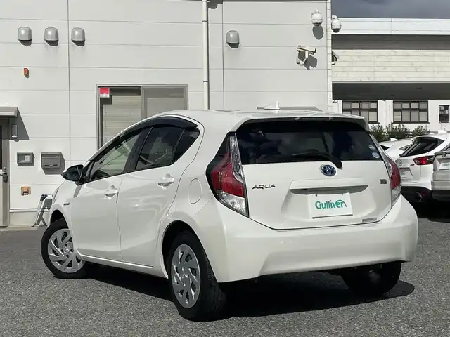 トヨタ アクア S 兵庫県 2016(平28)年 4万km ライムホワイトパールクリスタルシャイン 外部検査実施済み//ワンオーナー//純正メモリーナビ（NSCD-W66）//ワンセグTV/BT//バックカメラ//ステアリングリモコン//LEDヘッドランプ//ビルトインETC//プリクラッシュセーフティ//レーンディパーチャーアラート//オートマチックハイビーム//H29/30/R1/2/3/4/5/6年ディーラー点検記録簿