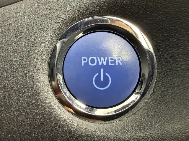 トヨタ クラウン ハイブリッド RS アドバンス 愛知県 2018(平30)年 3.7万km パール 純正ナビ/パノラマミックビューモニター/レザーシート/デジタルインナーミラー/プリクラッシュセーフティシステム/レーダークルーズコントロール/LEDヘッドライト/フルセグTV/シートヒーター/エアコン/スマートキー/プッシュスタート/電動格納ミラー/ETC/Bluetooth