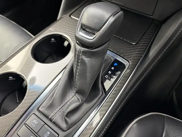 トヨタ クラウン ハイブリッド RS アドバンス 愛知県 2018(平30)年 3.7万km パール 純正ナビ/パノラマミックビューモニター/レザーシート/デジタルインナーミラー/プリクラッシュセーフティシステム/レーダークルーズコントロール/LEDヘッドライト/フルセグTV/シートヒーター/エアコン/スマートキー/プッシュスタート/電動格納ミラー/ETC/Bluetooth