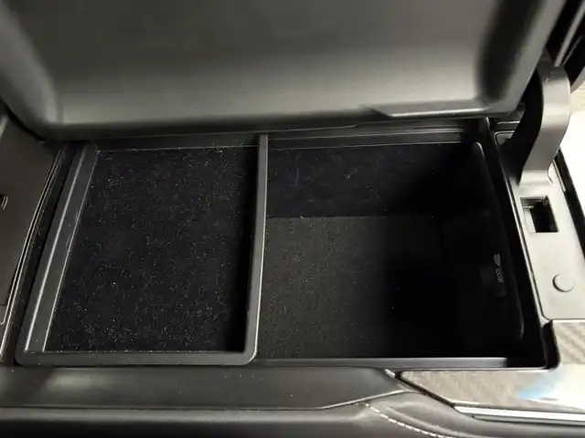 トヨタ クラウン ハイブリッド RS アドバンス 愛知県 2018(平30)年 3.7万km パール 純正ナビ/パノラマミックビューモニター/レザーシート/デジタルインナーミラー/プリクラッシュセーフティシステム/レーダークルーズコントロール/LEDヘッドライト/フルセグTV/シートヒーター/エアコン/スマートキー/プッシュスタート/電動格納ミラー/ETC/Bluetooth