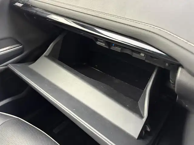 トヨタ クラウン ハイブリッド RS アドバンス 愛知県 2018(平30)年 3.7万km パール 純正ナビ/パノラマミックビューモニター/レザーシート/デジタルインナーミラー/プリクラッシュセーフティシステム/レーダークルーズコントロール/LEDヘッドライト/フルセグTV/シートヒーター/エアコン/スマートキー/プッシュスタート/電動格納ミラー/ETC/Bluetooth