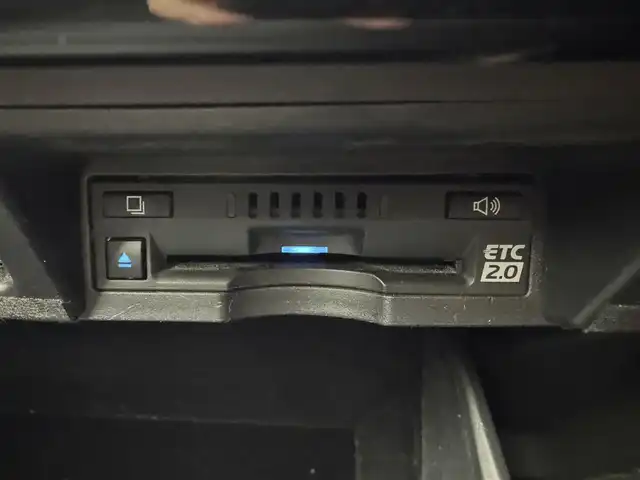 トヨタ クラウン ハイブリッド RS アドバンス 愛知県 2018(平30)年 3.7万km パール 純正ナビ/パノラマミックビューモニター/レザーシート/デジタルインナーミラー/プリクラッシュセーフティシステム/レーダークルーズコントロール/LEDヘッドライト/フルセグTV/シートヒーター/エアコン/スマートキー/プッシュスタート/電動格納ミラー/ETC/Bluetooth