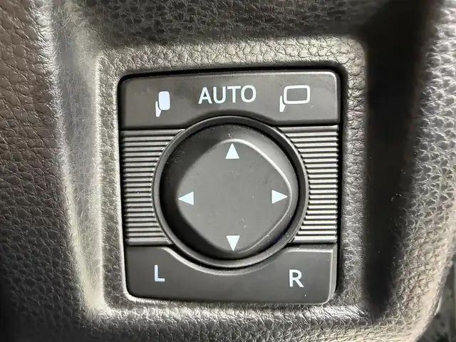 トヨタ クラウン ハイブリッド RS アドバンス 愛知県 2018(平30)年 3.7万km パール 純正ナビ/パノラマミックビューモニター/レザーシート/デジタルインナーミラー/プリクラッシュセーフティシステム/レーダークルーズコントロール/LEDヘッドライト/フルセグTV/シートヒーター/エアコン/スマートキー/プッシュスタート/電動格納ミラー/ETC/Bluetooth