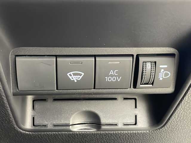 トヨタ アクア G 秋田県 2024(令6)年 2万km プラチナホワイトパールマイカ 4WD/純正ナビ/AM/FM/Bluetooth　/バックカメラ　/衝突被害軽減ブレーキ　/レーダークルーズコントロール　/横滑り防止装置/レーンキープアシスト/寒冷地仕様　/LEDライト　/バックカメラ　/ＥＴＣ　/前後コーナーセンサー　/スマートキー/ワイパーデアイサー/革巻きステアリング/AC100V/ミラーヒーター/ドライブレコーダー