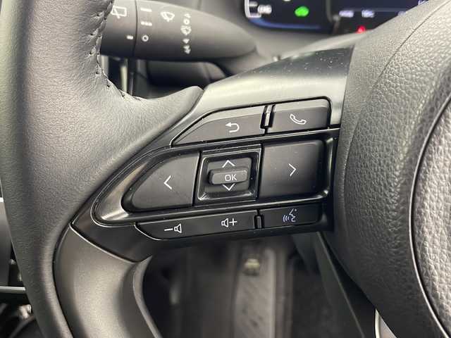 トヨタ アクア G 秋田県 2024(令6)年 2万km プラチナホワイトパールマイカ 4WD/純正ナビ/AM/FM/Bluetooth　/バックカメラ　/衝突被害軽減ブレーキ　/レーダークルーズコントロール　/横滑り防止装置/レーンキープアシスト/寒冷地仕様　/LEDライト　/バックカメラ　/ＥＴＣ　/前後コーナーセンサー　/スマートキー/ワイパーデアイサー/革巻きステアリング/AC100V/ミラーヒーター/ドライブレコーダー