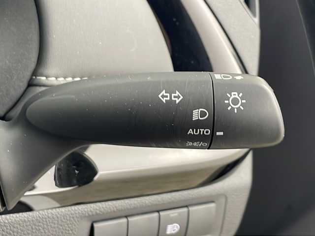 トヨタ アクア G 秋田県 2024(令6)年 2万km プラチナホワイトパールマイカ 4WD/純正ナビ/AM/FM/Bluetooth　/バックカメラ　/衝突被害軽減ブレーキ　/レーダークルーズコントロール　/横滑り防止装置/レーンキープアシスト/寒冷地仕様　/LEDライト　/バックカメラ　/ＥＴＣ　/前後コーナーセンサー　/スマートキー/ワイパーデアイサー/革巻きステアリング/AC100V/ミラーヒーター/ドライブレコーダー