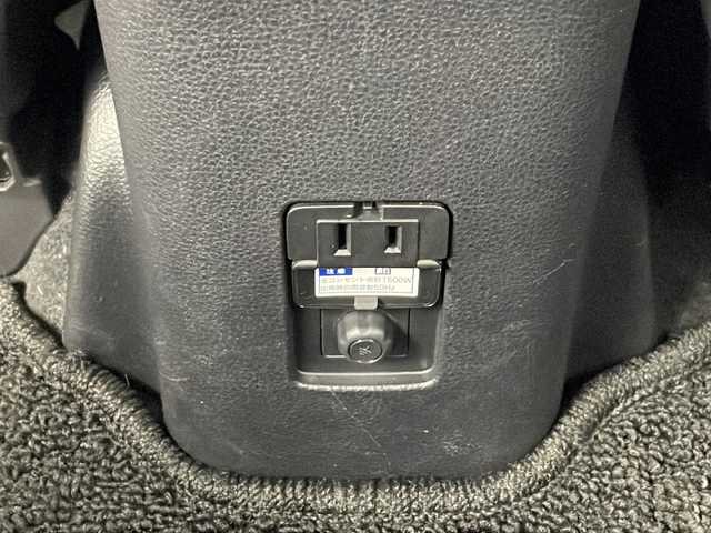 トヨタ アクア G 秋田県 2024(令6)年 2万km プラチナホワイトパールマイカ 4WD/純正ナビ/AM/FM/Bluetooth　/バックカメラ　/衝突被害軽減ブレーキ　/レーダークルーズコントロール　/横滑り防止装置/レーンキープアシスト/寒冷地仕様　/LEDライト　/バックカメラ　/ＥＴＣ　/前後コーナーセンサー　/スマートキー/ワイパーデアイサー/革巻きステアリング/AC100V/ミラーヒーター/ドライブレコーダー