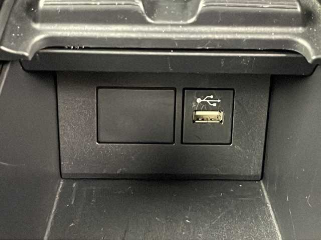 トヨタ アクア G 秋田県 2024(令6)年 2万km プラチナホワイトパールマイカ 4WD/純正ナビ/AM/FM/Bluetooth　/バックカメラ　/衝突被害軽減ブレーキ　/レーダークルーズコントロール　/横滑り防止装置/レーンキープアシスト/寒冷地仕様　/LEDライト　/バックカメラ　/ＥＴＣ　/前後コーナーセンサー　/スマートキー/ワイパーデアイサー/革巻きステアリング/AC100V/ミラーヒーター/ドライブレコーダー