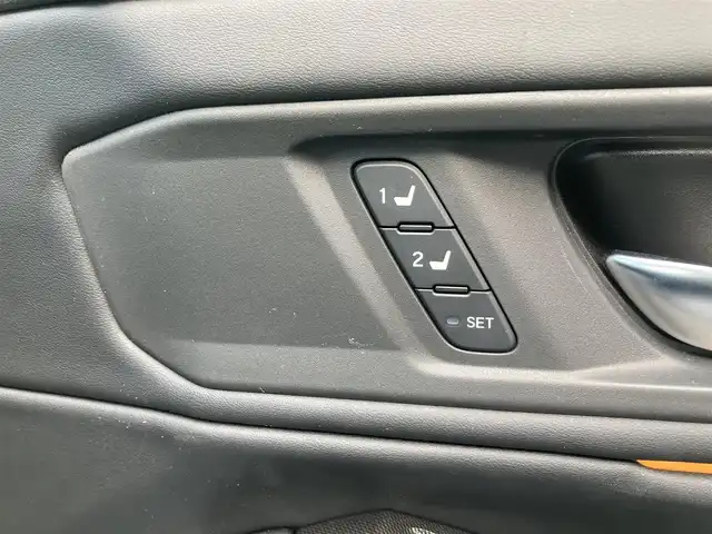 ホンダ アコード e:HEV 群馬県 2024(令6)年 2.6万km プラチナホワイトパール 純正12.3型ナビ/BOSEプレミアムサウンドシステム/全方位モニター/ドライブレコーダー/アダプティブクルーズコントロール/前後ソナーセンサー/ホンダセンシング360/・衝突被害軽減ブレーキ/・車線逸脱防止支援システム/・前後誤発進抑制機能/・後退出庫サポート/・ブラインドスポットインフォメーション/・アダプティブドライビングビーム/ヘッドアップディスプレイ/フルLEDヘッドランプ/革巻きステアリング/パドルシフト/ブラック革シート/全席シートヒーター/前席パワーシート/運転席ポジションメモリー/純正18インチアルミホイール/スマートキー/プッシュエンジンスタート/禁煙車