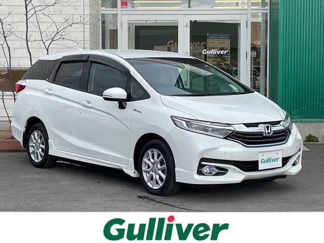 ホンダ シャトル ハイブリッド X 青森県 2016(平28)年 11.2万km ホワイトオーキッドパール 4WD/純正SDナビ・フルセグTV/CD・DVD・Bluetooth・SD/バックカメラ/合皮コンビシート/あんしんパッケージ/衝突軽減ブレーキ/クルーズコントロール/パドルシフト/ビルトインETC/ヒーテッドドアミラー/熱線入りフロントウインドウ/LEDヘッドライト/オートライト/フォグランプ/モデューロ15インチアルミ/プッシュスタート/スマートキー