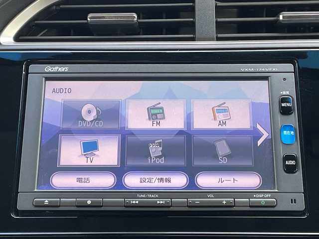 ホンダ シャトル ハイブリッド X 青森県 2016(平28)年 11.2万km ホワイトオーキッドパール 4WD/純正SDナビ・フルセグTV/CD・DVD・Bluetooth・SD/バックカメラ/合皮コンビシート/あんしんパッケージ/衝突軽減ブレーキ/クルーズコントロール/パドルシフト/ビルトインETC/ヒーテッドドアミラー/熱線入りフロントウインドウ/LEDヘッドライト/オートライト/フォグランプ/モデューロ15インチアルミ/プッシュスタート/スマートキー