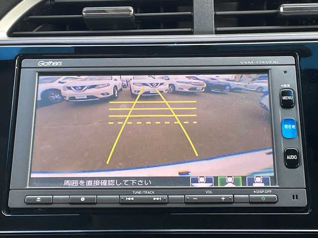 ホンダ シャトル ハイブリッド X 青森県 2016(平28)年 11.2万km ホワイトオーキッドパール 4WD/純正SDナビ・フルセグTV/CD・DVD・Bluetooth・SD/バックカメラ/合皮コンビシート/あんしんパッケージ/衝突軽減ブレーキ/クルーズコントロール/パドルシフト/ビルトインETC/ヒーテッドドアミラー/熱線入りフロントウインドウ/LEDヘッドライト/オートライト/フォグランプ/モデューロ15インチアルミ/プッシュスタート/スマートキー