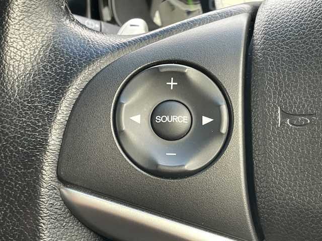 ホンダ シャトル ハイブリッド X 青森県 2016(平28)年 11.2万km ホワイトオーキッドパール 4WD/純正SDナビ・フルセグTV/CD・DVD・Bluetooth・SD/バックカメラ/合皮コンビシート/あんしんパッケージ/衝突軽減ブレーキ/クルーズコントロール/パドルシフト/ビルトインETC/ヒーテッドドアミラー/熱線入りフロントウインドウ/LEDヘッドライト/オートライト/フォグランプ/モデューロ15インチアルミ/プッシュスタート/スマートキー