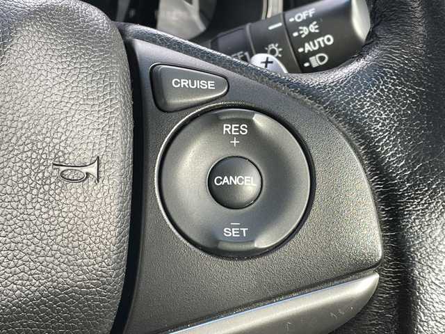 ホンダ シャトル ハイブリッド X 青森県 2016(平28)年 11.2万km ホワイトオーキッドパール 4WD/純正SDナビ・フルセグTV/CD・DVD・Bluetooth・SD/バックカメラ/合皮コンビシート/あんしんパッケージ/衝突軽減ブレーキ/クルーズコントロール/パドルシフト/ビルトインETC/ヒーテッドドアミラー/熱線入りフロントウインドウ/LEDヘッドライト/オートライト/フォグランプ/モデューロ15インチアルミ/プッシュスタート/スマートキー