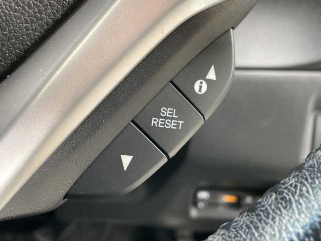 ホンダ シャトル ハイブリッド X 青森県 2016(平28)年 11.2万km ホワイトオーキッドパール 4WD/純正SDナビ・フルセグTV/CD・DVD・Bluetooth・SD/バックカメラ/合皮コンビシート/あんしんパッケージ/衝突軽減ブレーキ/クルーズコントロール/パドルシフト/ビルトインETC/ヒーテッドドアミラー/熱線入りフロントウインドウ/LEDヘッドライト/オートライト/フォグランプ/モデューロ15インチアルミ/プッシュスタート/スマートキー