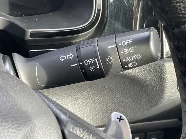 ホンダ シャトル ハイブリッド X 青森県 2016(平28)年 11.2万km ホワイトオーキッドパール 4WD/純正SDナビ・フルセグTV/CD・DVD・Bluetooth・SD/バックカメラ/合皮コンビシート/あんしんパッケージ/衝突軽減ブレーキ/クルーズコントロール/パドルシフト/ビルトインETC/ヒーテッドドアミラー/熱線入りフロントウインドウ/LEDヘッドライト/オートライト/フォグランプ/モデューロ15インチアルミ/プッシュスタート/スマートキー