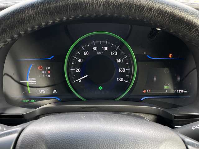 ホンダ シャトル ハイブリッド X 青森県 2016(平28)年 11.2万km ホワイトオーキッドパール 4WD/純正SDナビ・フルセグTV/CD・DVD・Bluetooth・SD/バックカメラ/合皮コンビシート/あんしんパッケージ/衝突軽減ブレーキ/クルーズコントロール/パドルシフト/ビルトインETC/ヒーテッドドアミラー/熱線入りフロントウインドウ/LEDヘッドライト/オートライト/フォグランプ/モデューロ15インチアルミ/プッシュスタート/スマートキー