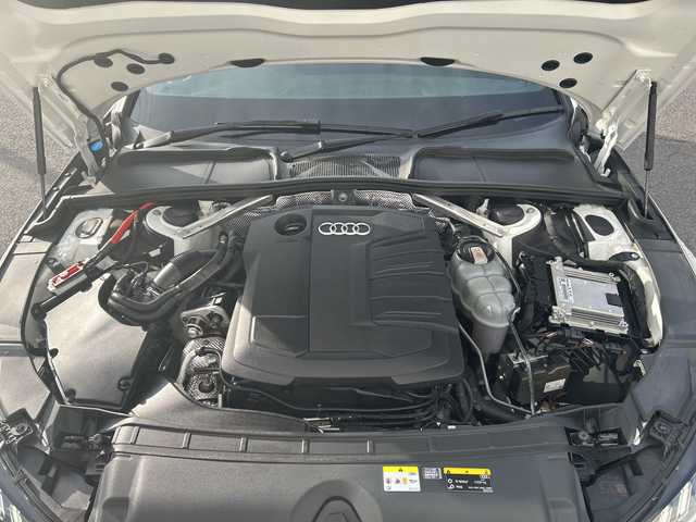 アウディ Ａ４ アバント 35TDI Sライン 愛知県 2021(令3)年 3.5万km グレイシアホワイトメタリック ・禁煙車/・純正ナビ/Bluetooth/・マトリクスLEDヘッドライトパッケージ/・Sラインプラスパッケージ/・サラウンドビューカメラ/・パークアシスト/・ビルトインETC2.0/・黒ハーフレザーシート/・前席パワーシート/ヒーター/・パワーバックドア/・ルーフレール/・純正１８インチアルミ/・パーキングエイド/・アダプティブクルーズコントロール/・ハイビームアシスト/・アクティブレーンアシスト/・電子パーキング/・ブレーキホールド/・パドルシフト/・ステアスイッチ/・プッシュスタート/・電動格納ミラーウインカー/・純正フロアマット/・新車保証書/取扱説明書