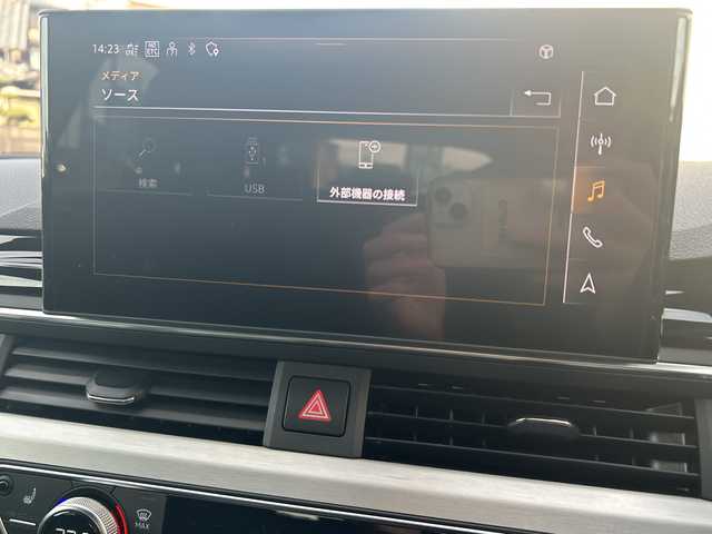 アウディ Ａ４ アバント 35TDI Sライン 愛知県 2021(令3)年 3.5万km グレイシアホワイトメタリック ・禁煙車/・純正ナビ/Bluetooth/・マトリクスLEDヘッドライトパッケージ/・Sラインプラスパッケージ/・サラウンドビューカメラ/・パークアシスト/・ビルトインETC2.0/・黒ハーフレザーシート/・前席パワーシート/ヒーター/・パワーバックドア/・ルーフレール/・純正１８インチアルミ/・パーキングエイド/・アダプティブクルーズコントロール/・ハイビームアシスト/・アクティブレーンアシスト/・電子パーキング/・ブレーキホールド/・パドルシフト/・ステアスイッチ/・プッシュスタート/・電動格納ミラーウインカー/・純正フロアマット/・新車保証書/取扱説明書