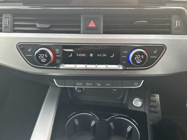 アウディ Ａ４ アバント 35TDI Sライン 愛知県 2021(令3)年 3.5万km グレイシアホワイトメタリック ・禁煙車/・純正ナビ/Bluetooth/・マトリクスLEDヘッドライトパッケージ/・Sラインプラスパッケージ/・サラウンドビューカメラ/・パークアシスト/・ビルトインETC2.0/・黒ハーフレザーシート/・前席パワーシート/ヒーター/・パワーバックドア/・ルーフレール/・純正１８インチアルミ/・パーキングエイド/・アダプティブクルーズコントロール/・ハイビームアシスト/・アクティブレーンアシスト/・電子パーキング/・ブレーキホールド/・パドルシフト/・ステアスイッチ/・プッシュスタート/・電動格納ミラーウインカー/・純正フロアマット/・新車保証書/取扱説明書