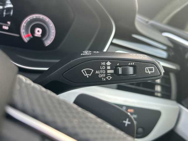 アウディ Ａ４ アバント 35TDI Sライン 愛知県 2021(令3)年 3.5万km グレイシアホワイトメタリック ・禁煙車/・純正ナビ/Bluetooth/・マトリクスLEDヘッドライトパッケージ/・Sラインプラスパッケージ/・サラウンドビューカメラ/・パークアシスト/・ビルトインETC2.0/・黒ハーフレザーシート/・前席パワーシート/ヒーター/・パワーバックドア/・ルーフレール/・純正１８インチアルミ/・パーキングエイド/・アダプティブクルーズコントロール/・ハイビームアシスト/・アクティブレーンアシスト/・電子パーキング/・ブレーキホールド/・パドルシフト/・ステアスイッチ/・プッシュスタート/・電動格納ミラーウインカー/・純正フロアマット/・新車保証書/取扱説明書