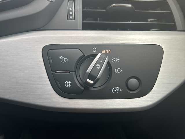 アウディ Ａ４ アバント 35TDI Sライン 愛知県 2021(令3)年 3.5万km グレイシアホワイトメタリック ・禁煙車/・純正ナビ/Bluetooth/・マトリクスLEDヘッドライトパッケージ/・Sラインプラスパッケージ/・サラウンドビューカメラ/・パークアシスト/・ビルトインETC2.0/・黒ハーフレザーシート/・前席パワーシート/ヒーター/・パワーバックドア/・ルーフレール/・純正１８インチアルミ/・パーキングエイド/・アダプティブクルーズコントロール/・ハイビームアシスト/・アクティブレーンアシスト/・電子パーキング/・ブレーキホールド/・パドルシフト/・ステアスイッチ/・プッシュスタート/・電動格納ミラーウインカー/・純正フロアマット/・新車保証書/取扱説明書