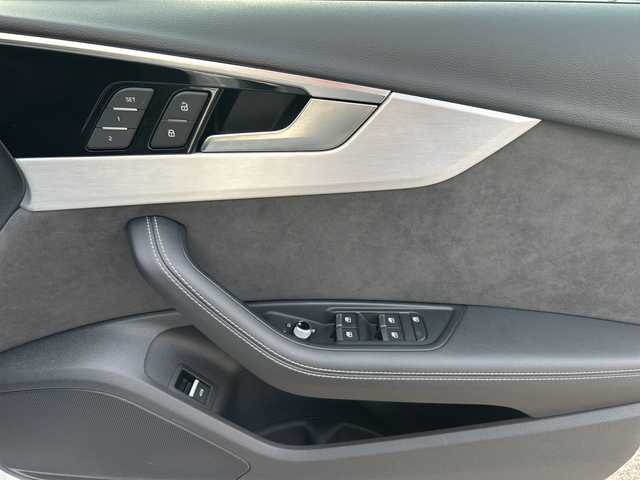 アウディ Ａ４ アバント 35TDI Sライン 愛知県 2021(令3)年 3.5万km グレイシアホワイトメタリック ・禁煙車/・純正ナビ/Bluetooth/・マトリクスLEDヘッドライトパッケージ/・Sラインプラスパッケージ/・サラウンドビューカメラ/・パークアシスト/・ビルトインETC2.0/・黒ハーフレザーシート/・前席パワーシート/ヒーター/・パワーバックドア/・ルーフレール/・純正１８インチアルミ/・パーキングエイド/・アダプティブクルーズコントロール/・ハイビームアシスト/・アクティブレーンアシスト/・電子パーキング/・ブレーキホールド/・パドルシフト/・ステアスイッチ/・プッシュスタート/・電動格納ミラーウインカー/・純正フロアマット/・新車保証書/取扱説明書