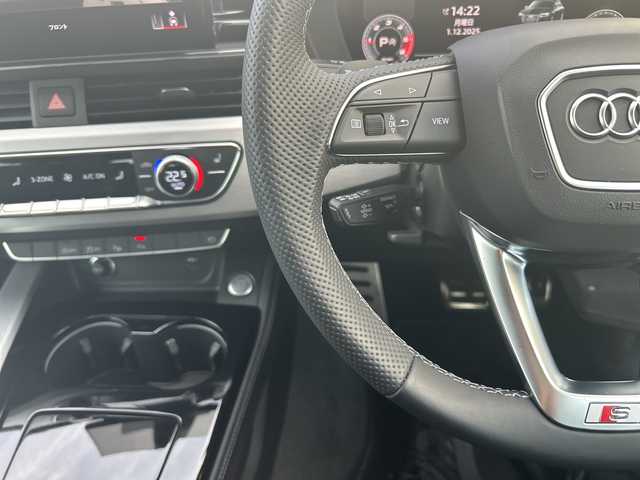 アウディ Ａ４ アバント 35TDI Sライン 愛知県 2021(令3)年 3.5万km グレイシアホワイトメタリック ・禁煙車/・純正ナビ/Bluetooth/・マトリクスLEDヘッドライトパッケージ/・Sラインプラスパッケージ/・サラウンドビューカメラ/・パークアシスト/・ビルトインETC2.0/・黒ハーフレザーシート/・前席パワーシート/ヒーター/・パワーバックドア/・ルーフレール/・純正１８インチアルミ/・パーキングエイド/・アダプティブクルーズコントロール/・ハイビームアシスト/・アクティブレーンアシスト/・電子パーキング/・ブレーキホールド/・パドルシフト/・ステアスイッチ/・プッシュスタート/・電動格納ミラーウインカー/・純正フロアマット/・新車保証書/取扱説明書