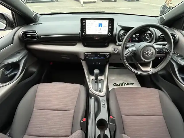 トヨタ ヤリス G 和歌山県 2021(令3)年 1.1万km シルバーM 純正8インチナビ/全方位カメラ/衝突軽減ブレーキ/レーダークルコン/前後コーナーセンサー/レーンキープアシスト/オートライト/ビルトインETC/前後ドラレコ/シートヒーター