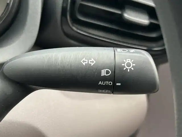 トヨタ ヤリス G 和歌山県 2021(令3)年 1.1万km シルバーM 純正8インチナビ/全方位カメラ/衝突軽減ブレーキ/レーダークルコン/前後コーナーセンサー/レーンキープアシスト/オートライト/ビルトインETC/前後ドラレコ/シートヒーター