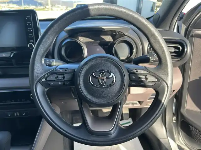 トヨタ ヤリス G 和歌山県 2021(令3)年 1.1万km シルバーM 純正8インチナビ/全方位カメラ/衝突軽減ブレーキ/レーダークルコン/前後コーナーセンサー/レーンキープアシスト/オートライト/ビルトインETC/前後ドラレコ/シートヒーター