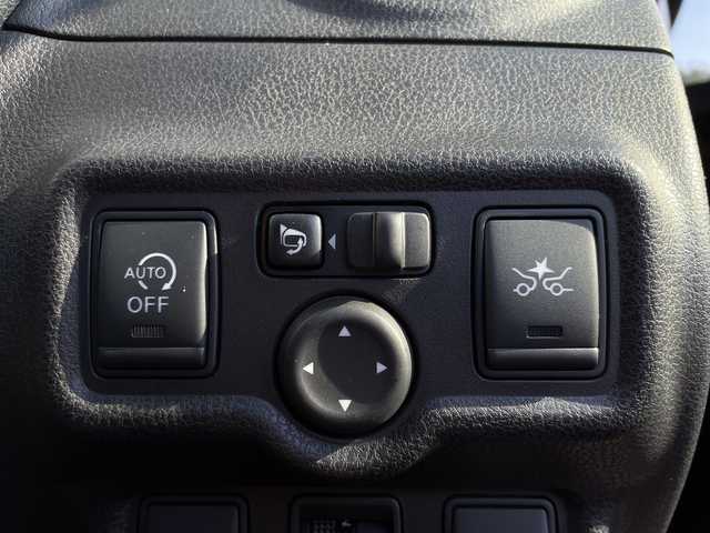 日産 ノート X エアロS V +セーフ 千葉県 2015(平27)年 2.3万km インペリアルアンバーP 純正ナビ/(フルセグTV/SD/CD/DVD/AM/FM/iPod)/衝突被害軽減システム/車線逸脱警報/横滑り防止装置/ETC/アイドリングストップ/フォグランプ/ウィンカーミラー/電動格納ミラー/純正15インチAW/シートリフター/プッシュスタート/スマートキー/フロアマット/ドアバイザー/スペアキー