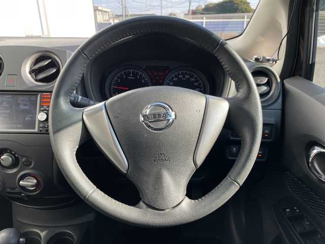 日産 ノート X エアロS V +セーフ 千葉県 2015(平27)年 2.3万km インペリアルアンバーP 純正ナビ/(フルセグTV/SD/CD/DVD/AM/FM/iPod)/衝突被害軽減システム/車線逸脱警報/横滑り防止装置/ETC/アイドリングストップ/フォグランプ/ウィンカーミラー/電動格納ミラー/純正15インチAW/シートリフター/プッシュスタート/スマートキー/フロアマット/ドアバイザー/スペアキー