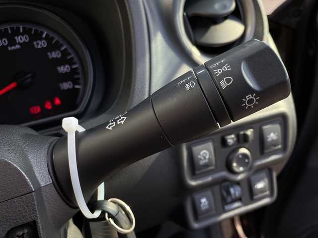 日産 ノート X エアロS V +セーフ 千葉県 2015(平27)年 2.3万km インペリアルアンバーP 純正ナビ/(フルセグTV/SD/CD/DVD/AM/FM/iPod)/衝突被害軽減システム/車線逸脱警報/横滑り防止装置/ETC/アイドリングストップ/フォグランプ/ウィンカーミラー/電動格納ミラー/純正15インチAW/シートリフター/プッシュスタート/スマートキー/フロアマット/ドアバイザー/スペアキー