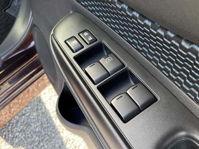 日産 ノート X エアロS V +セーフ 千葉県 2015(平27)年 2.3万km インペリアルアンバーP 純正ナビ/(フルセグTV/SD/CD/DVD/AM/FM/iPod)/衝突被害軽減システム/車線逸脱警報/横滑り防止装置/ETC/アイドリングストップ/フォグランプ/ウィンカーミラー/電動格納ミラー/純正15インチAW/シートリフター/プッシュスタート/スマートキー/フロアマット/ドアバイザー/スペアキー