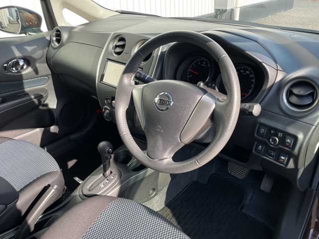 日産 ノート X エアロS V +セーフ 千葉県 2015(平27)年 2.3万km インペリアルアンバーP 純正ナビ/(フルセグTV/SD/CD/DVD/AM/FM/iPod)/衝突被害軽減システム/車線逸脱警報/横滑り防止装置/ETC/アイドリングストップ/フォグランプ/ウィンカーミラー/電動格納ミラー/純正15インチAW/シートリフター/プッシュスタート/スマートキー/フロアマット/ドアバイザー/スペアキー