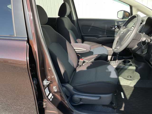 日産 ノート X エアロS V +セーフ 千葉県 2015(平27)年 2.3万km インペリアルアンバーP 純正ナビ/(フルセグTV/SD/CD/DVD/AM/FM/iPod)/衝突被害軽減システム/車線逸脱警報/横滑り防止装置/ETC/アイドリングストップ/フォグランプ/ウィンカーミラー/電動格納ミラー/純正15インチAW/シートリフター/プッシュスタート/スマートキー/フロアマット/ドアバイザー/スペアキー