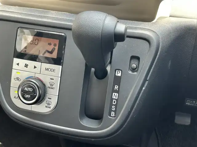 トヨタ パッソ モーダ　S 静岡県 2018(平30)年 2.4万km ブラックマイカメタリック/ダークエメラルドマイカ 2トーン プッシュスタート/社外メモリナビ（AM/FM/CD/DVD/TV/Bluetooth）/バックカメラ/ETC/横滑り防止装置/オートライト/アイドリングストップ/AAC/コーナーセンサー