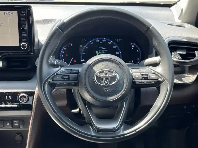 トヨタ ヤリスクロス Z 奈良県 2020(令2)年 7.8万km ブラックマイカ 純正ナビ　/Ｂｌｕｅｔｏｏｔｈ　/ＤＶＤ再生　/CDチェンジャー/アラウンドビューカメラ　/ETC　/追従型クルーズコントロール　/純正アルミホイール　/ハーフレザーシート　/前席シートヒーター　/運転席パワーシート/純正アルミホイール　/オートLEDライト/オートハイビーム/衝突被害軽減ブレーキ/横滑り防止装置/車線逸脱警報/W+サイド+カーテンエアバッグ