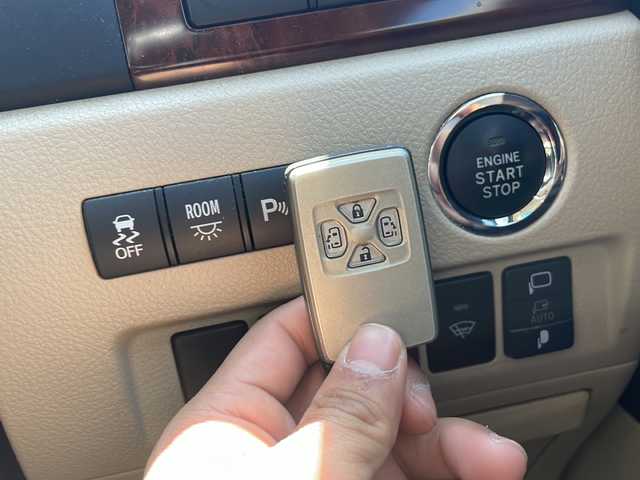 トヨタ ヴェルファイア 2．4V 鹿児島県 2008(平20)年 12万km ホワイトパールクリスタルシャイン 純正ナビ/CD/DVD/TV/ワンセグTV/3列シート/パワーステアリング/パワーウィンドウ/両側パワースライドドア/パーキングアシスト/アイドリングストップ/純正後部座席モニター/ETC/純正フロアマット/ABS/コーナーセンサー/オートライト