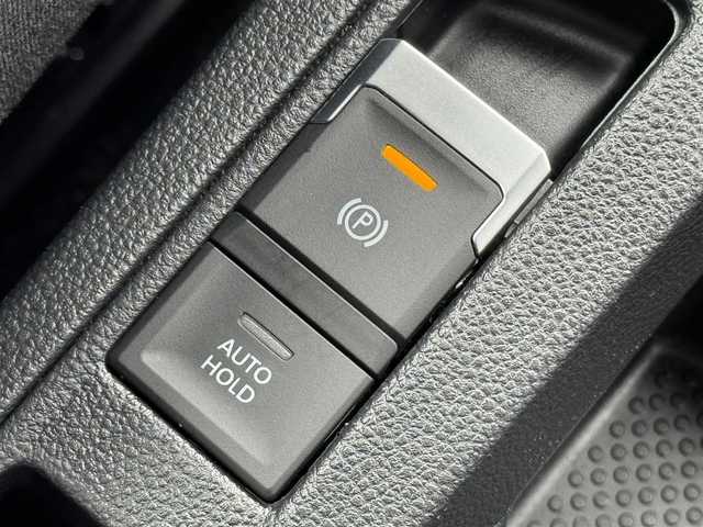 フォルクスワーゲン ＶＷ Ｔ－ロック TDI スポーツ 静岡県 2021(令3)年 2.1万km グレー カラーコード：X3(LR7H)【イリジウムグレーメタリック】/ハーフレザーシート/電動リアゲート/ブラインドスポットアシスト/Digital Cockpit Pro/Discover Media/(Bluetooth/CarPlay/USB)/ジェスチャーコントロール/衝突被害軽減システム/バックカメラ/アダプティブクルーズコントロール/レーンキープアシスト/パーキングアシスト/スマートキー/ETC2.0/ドライブレコーダー/純正フロアマット/純正アルミホイール/ルーフレール/保証書/取扱説明書/スペアキー